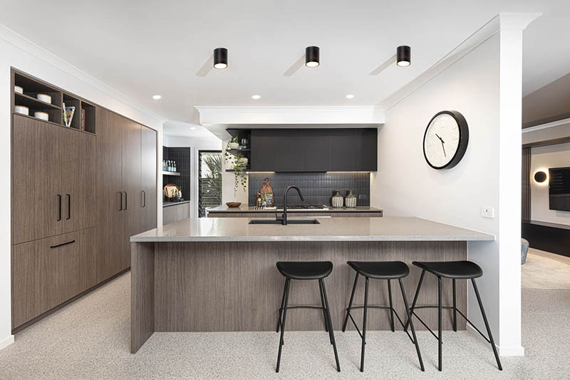 aveline-single-story-home-design-master-kitchen.jpg aveline-single-story-home-design-master-kitchen.jpg