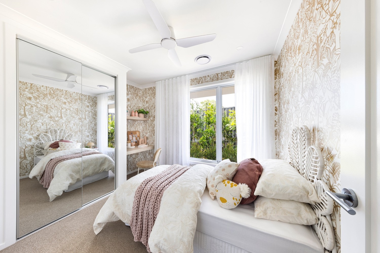 Blinds vs Curtains which is better Blinds vs Curtains which is better